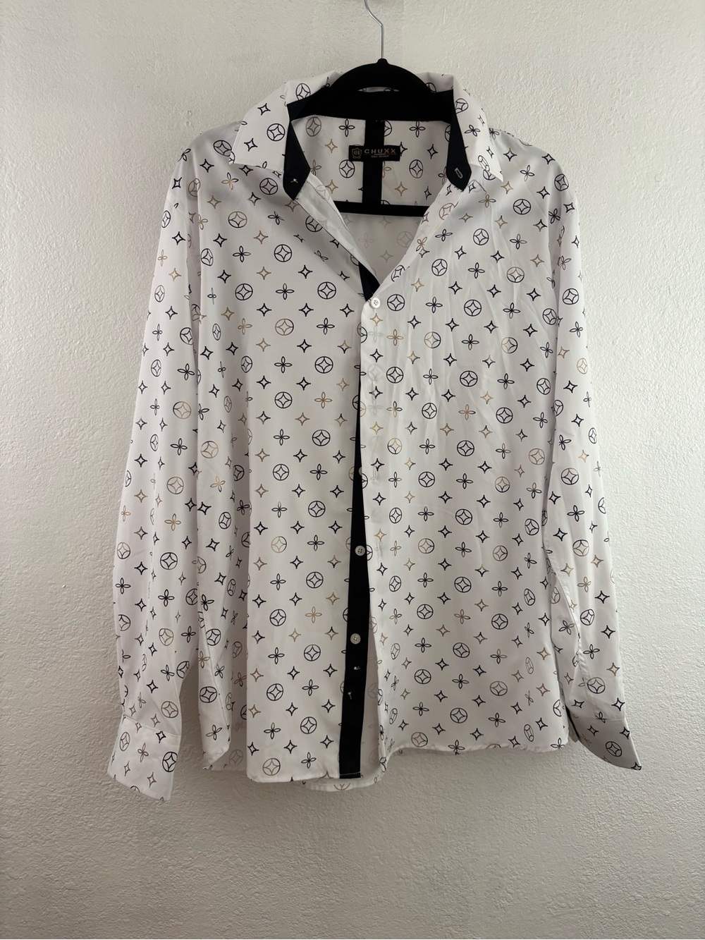Chuxx white button-down dress shirt black geometric pattern  size L